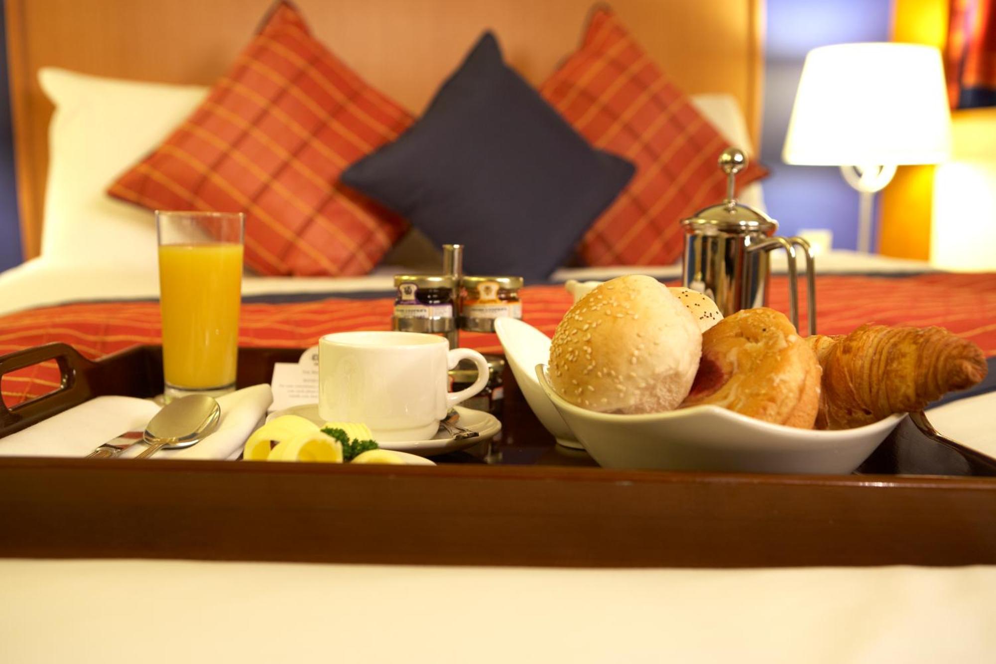 The Bull Hotel; Sure Hotel Collection By Best Western 피터버러 외부 사진