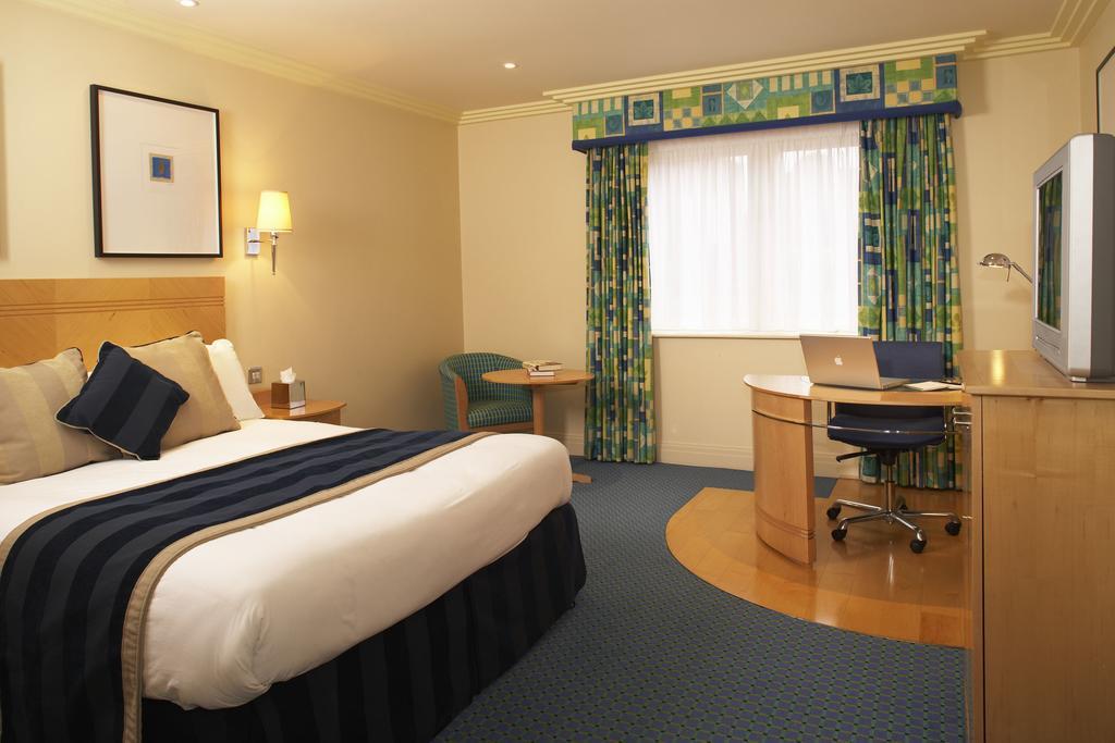 The Bull Hotel; Sure Hotel Collection By Best Western 피터버러 외부 사진